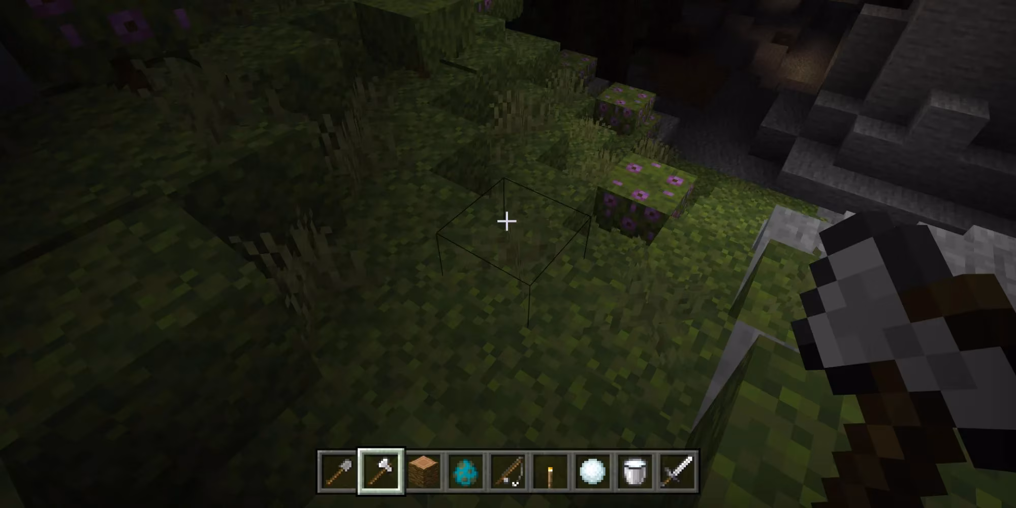 minecraft-s-most-underrated-weapons-in-2026-shovels-snowballs-and-sneaky-tricks-image-8